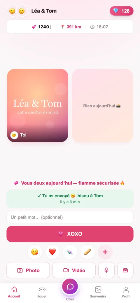 Écran d'accueil de XOXO Duo : Léa et Tom, 1240 jours ensemble, 391 km entre eux, le bouton XOXO
